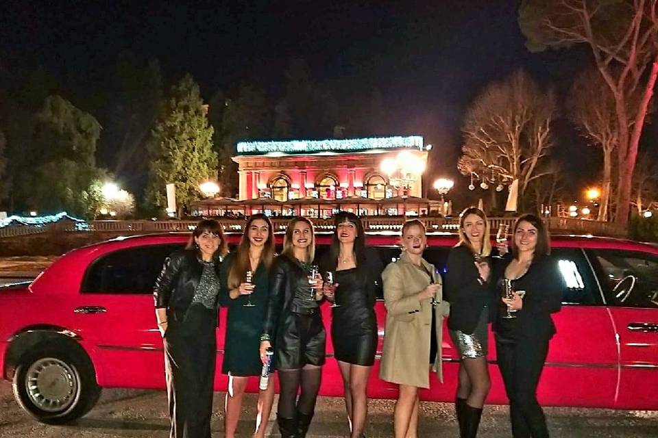 Noleggio limousine rossa prato