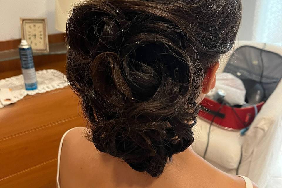 Rose tra i capelli