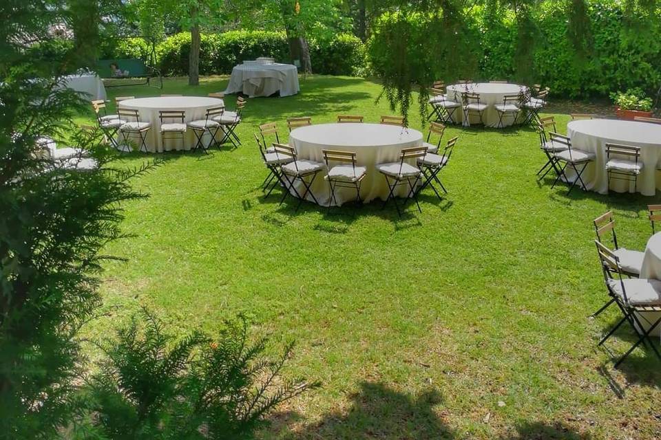 Buffet in giardino