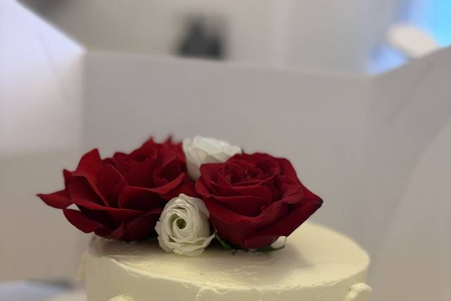 Roses wedding cake
