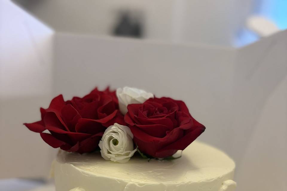 Roses wedding cake