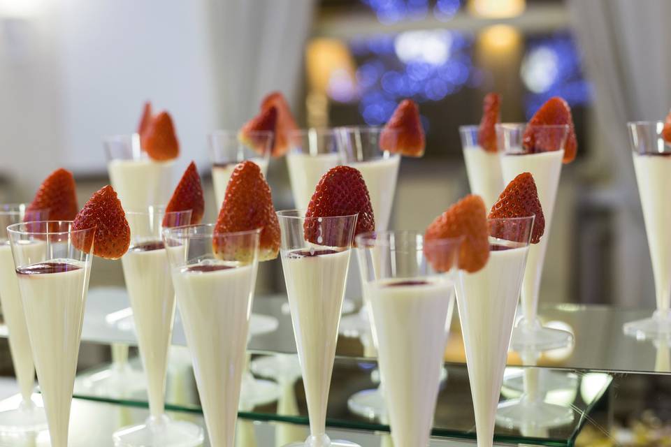 Buffet di dolci alle fragole