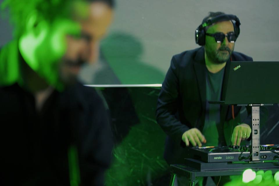 DJ