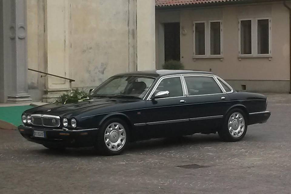Jaguar Xj Limousine Photo1