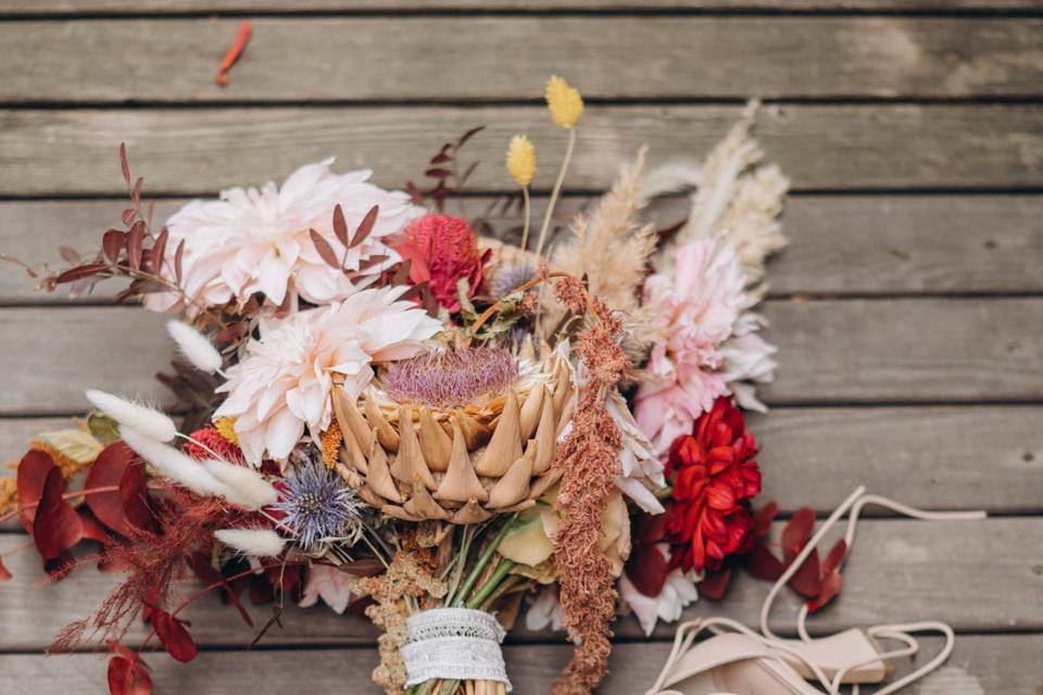 Autumn bride bouquet