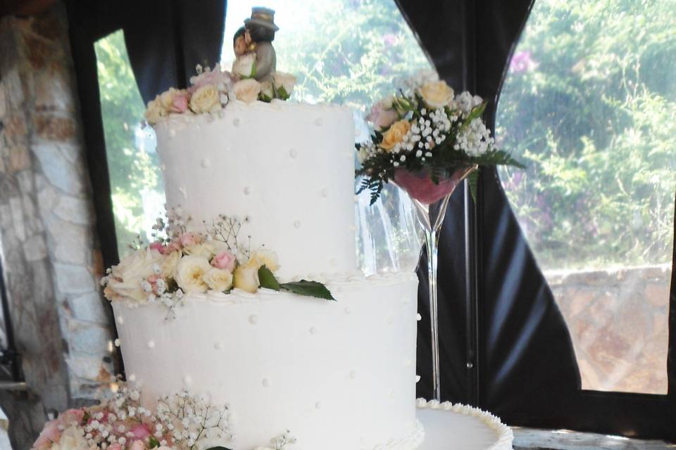 Wedding cake & bouquet