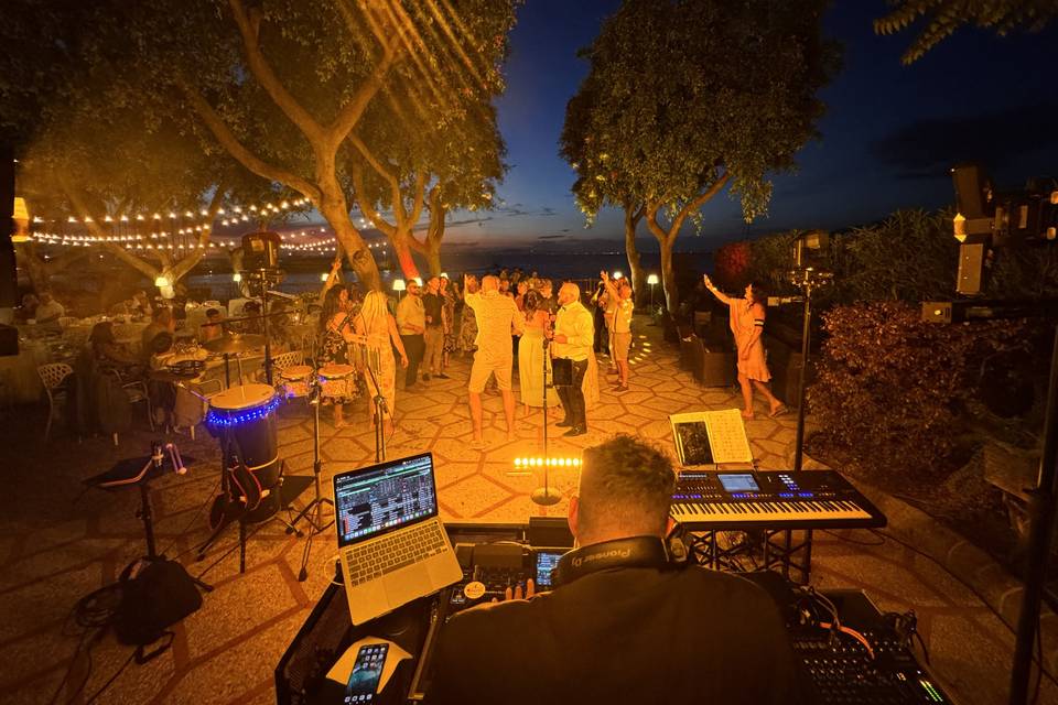 Djs