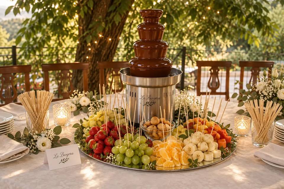 Cascata di cioccolato e frutta