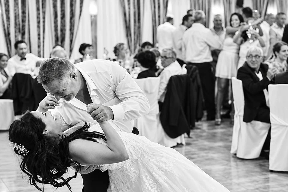 Caschè della sposa con papà