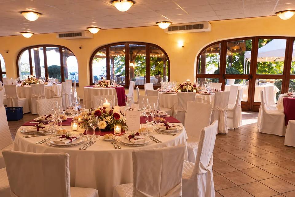 Sala da pranzo con addobbi