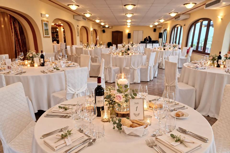 Sala da pranzo con addobbi