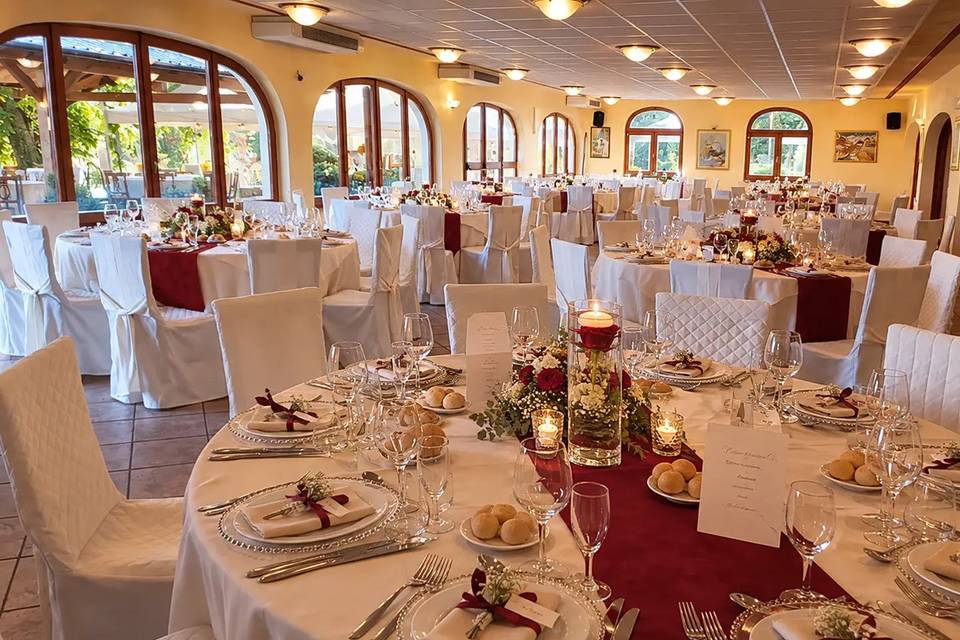 Sala da pranzo con addobbi