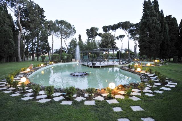 Il lago con rotonda