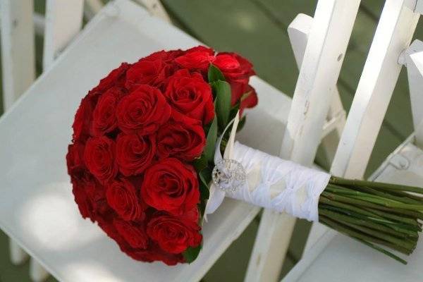 Red roses bouquet