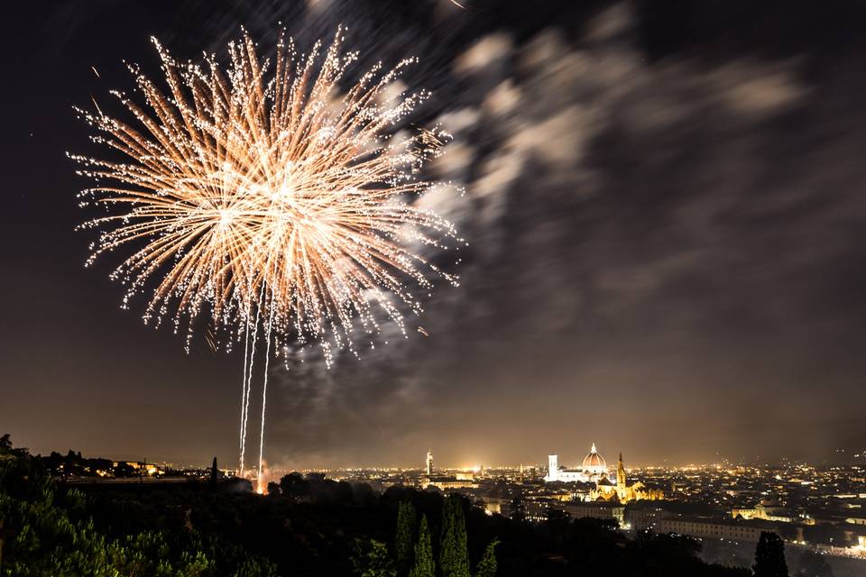 Fuochi di artificio su Firenze