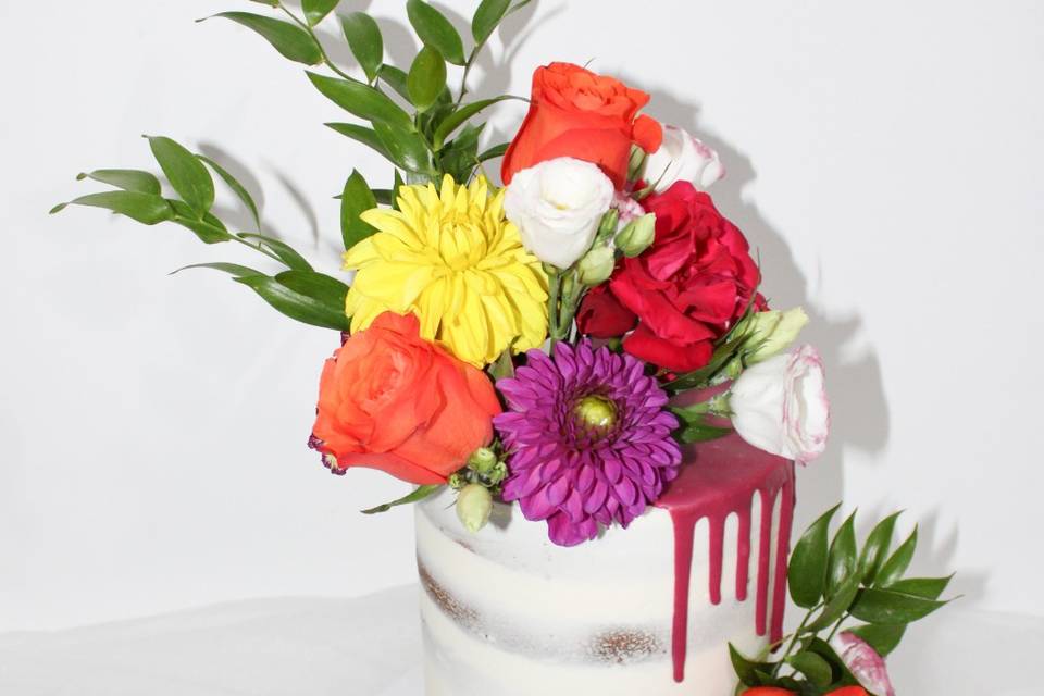 Drip wedding cake colorata