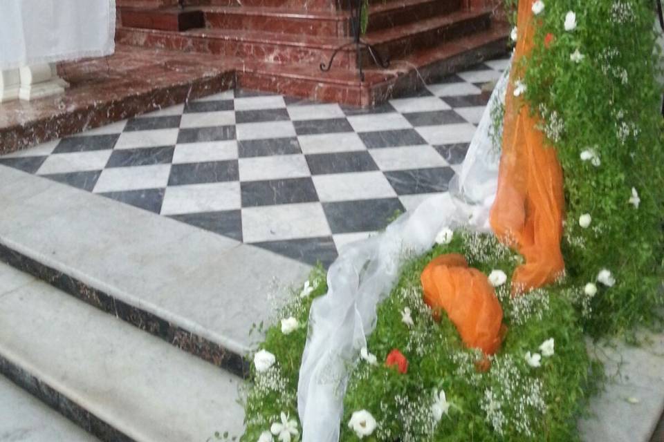 The cascade of orange  flowers