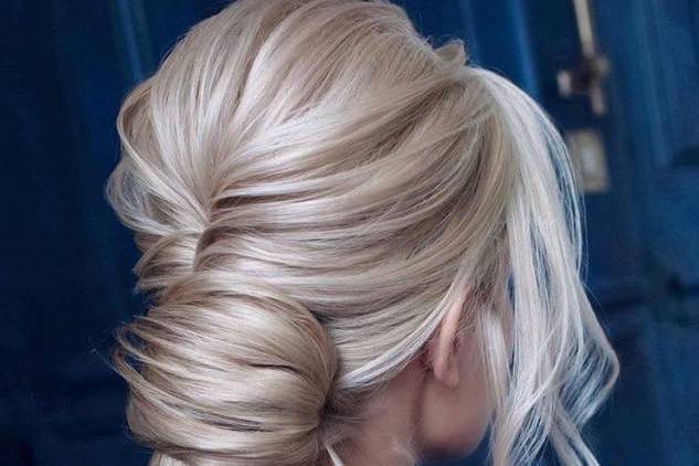 Knotted Hairdo