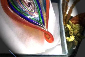 Ciondolo in vetro di Murano lavorato in foglia d'oro