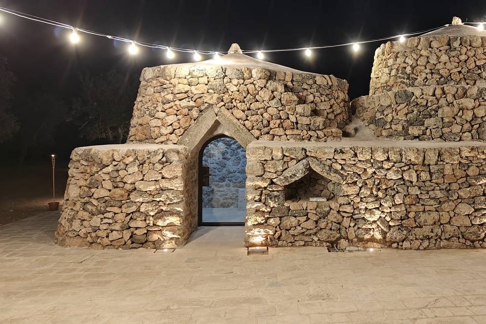 Vista serale trullo gemello
