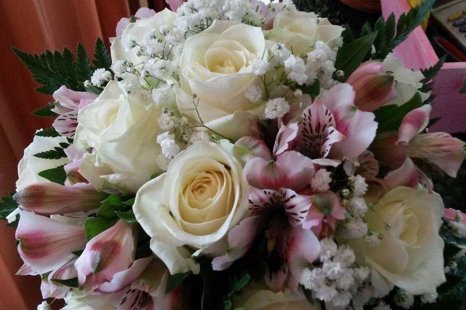 Bouquet con alstromeria