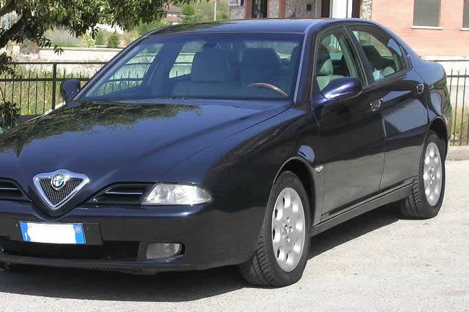 Alfa Romeo 166 blu scuro