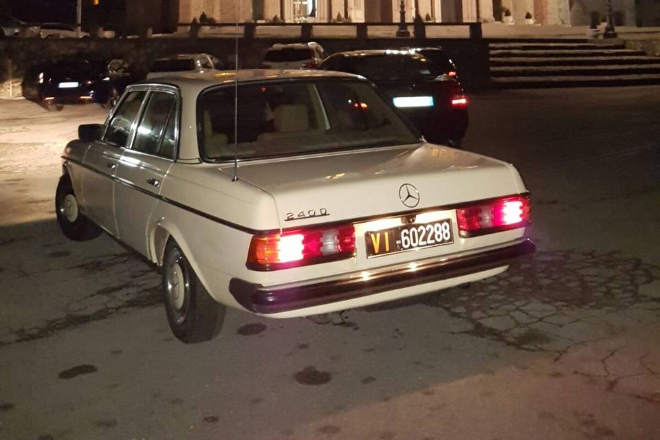 Mercedes E240