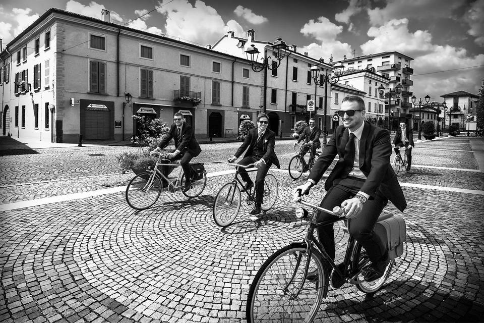 Arrivo sposo in bicicletta