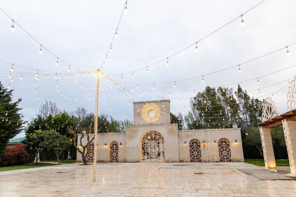 Muro di cinta illuminato