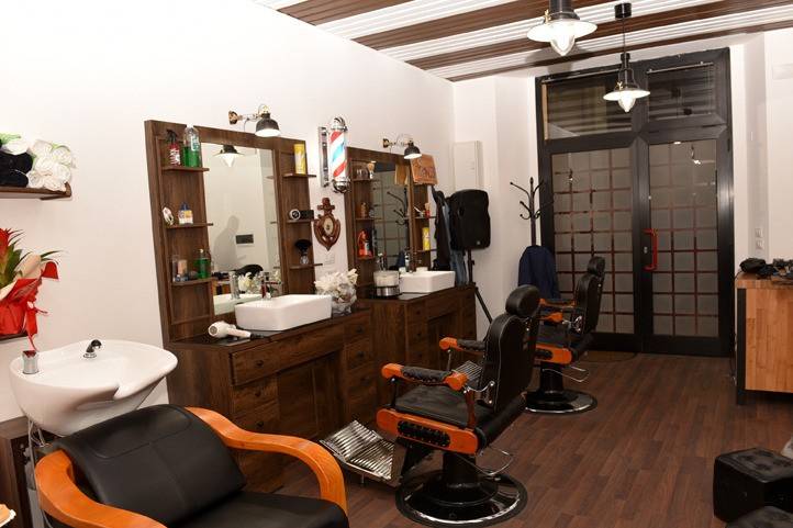 Lanterna Rossa Barber & Tattoo