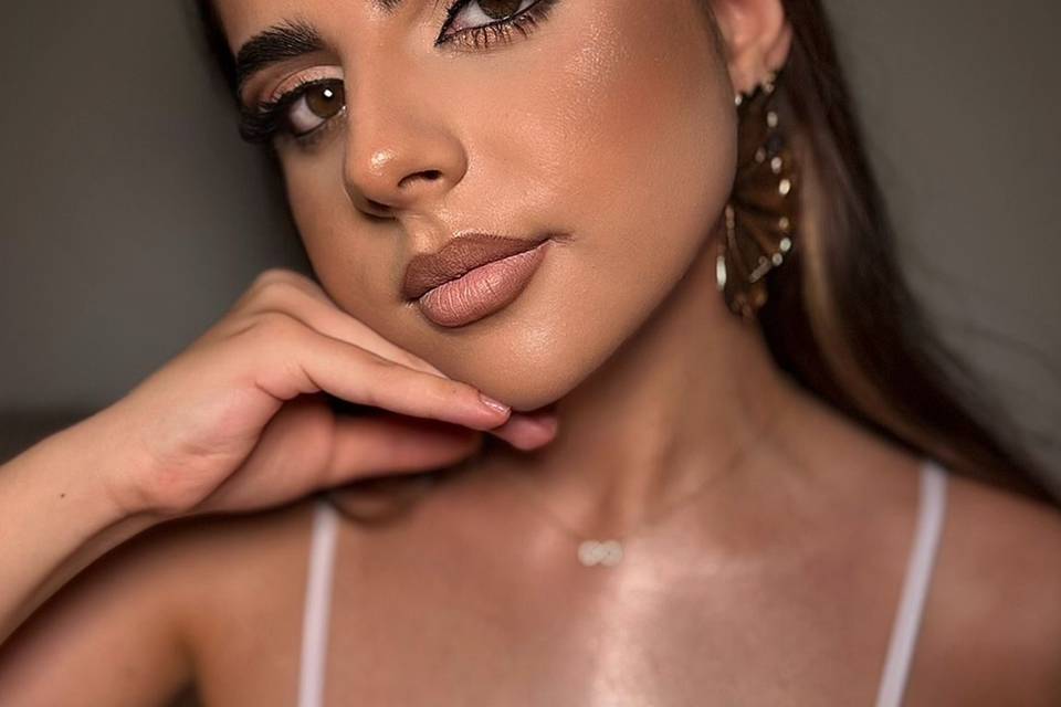 Cut crease