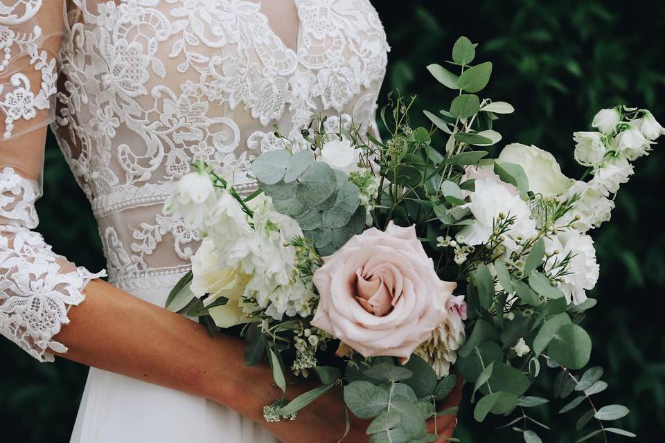 Bouquet spontaneo romantico