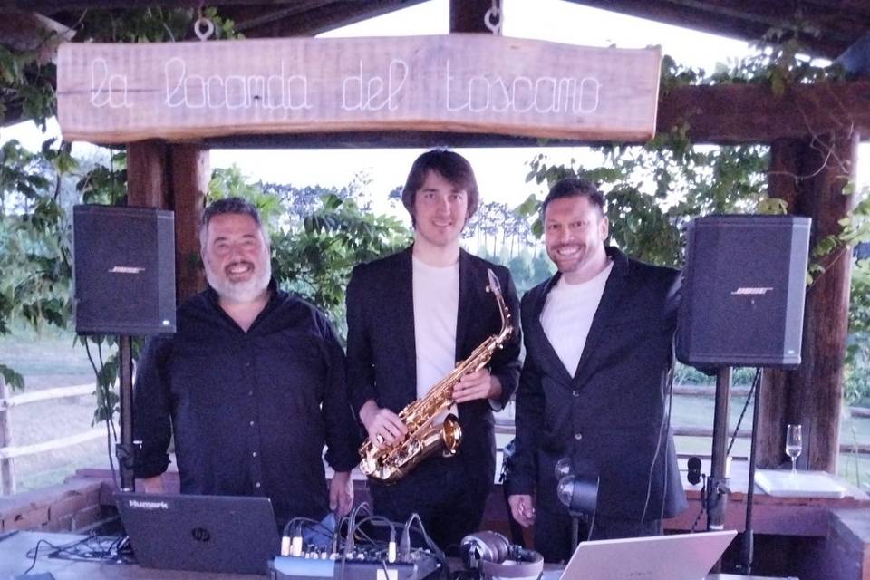 Claudio, Sax e Cantante