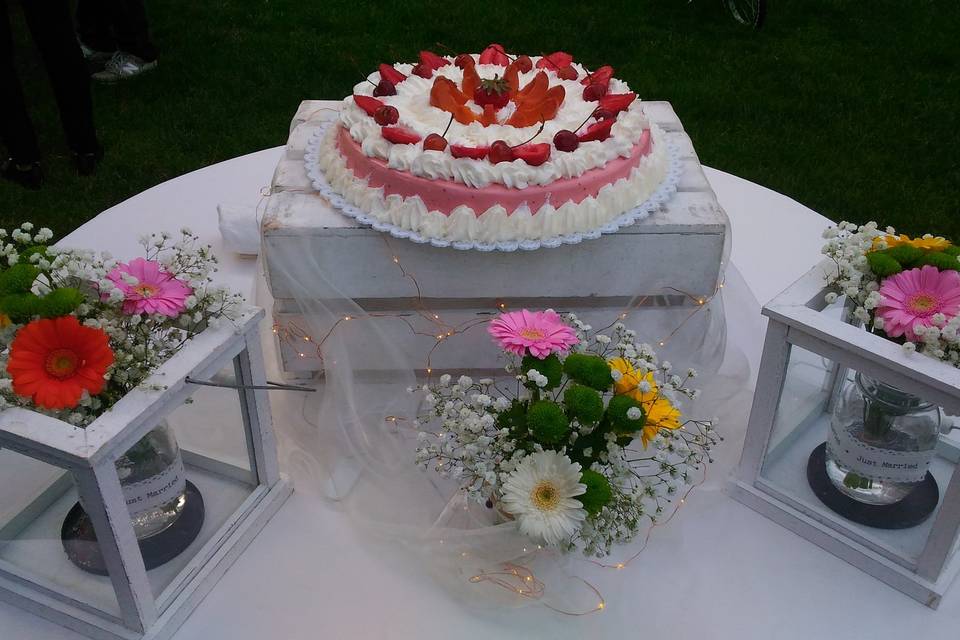 Cake, flowers and colours