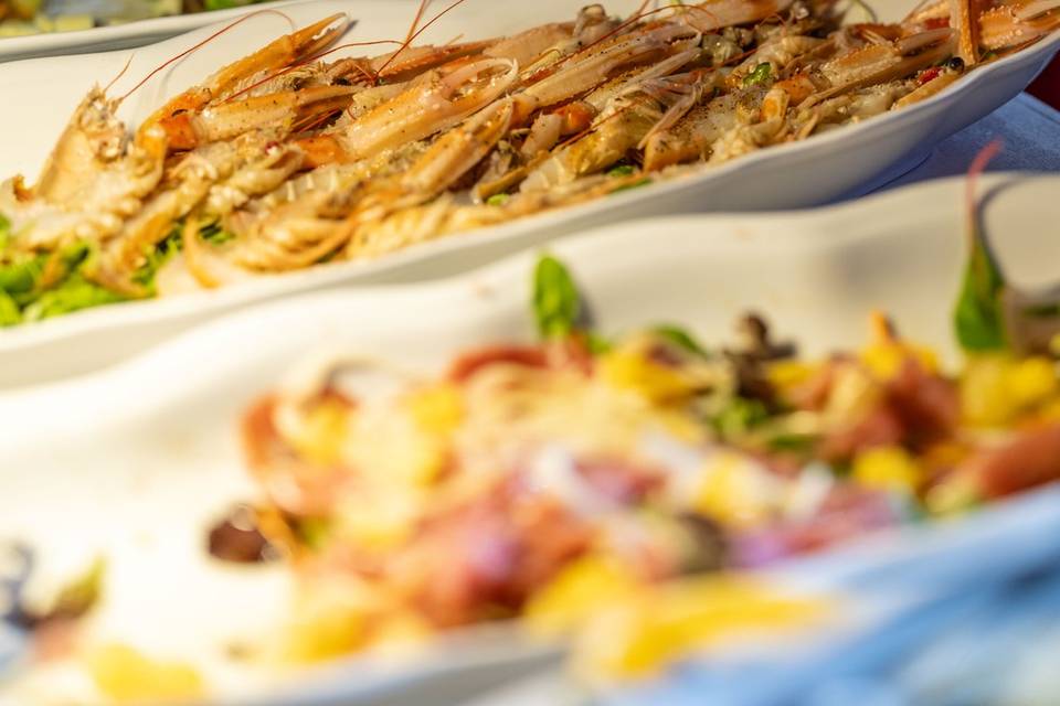 Piatti caldi assortiti al buffet