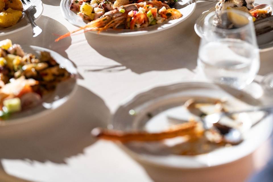Piatti gourmet pronti sul tavolo