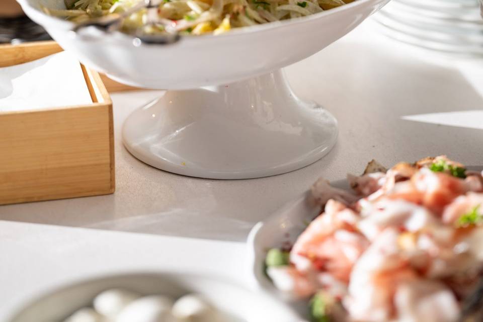 Piatto gourmet su tavolo allestito