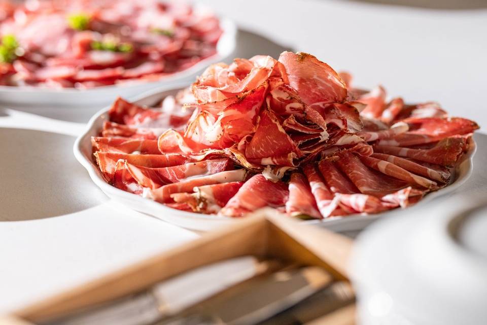 Vassoio di salumi al buffet
