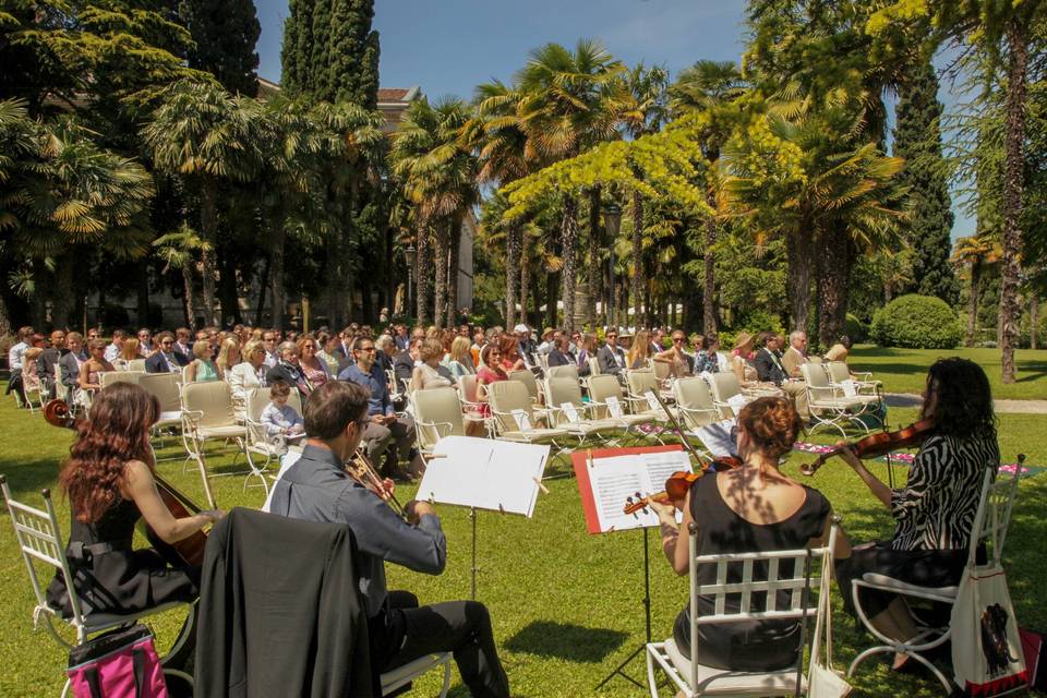 Garden wedding in Sirmione