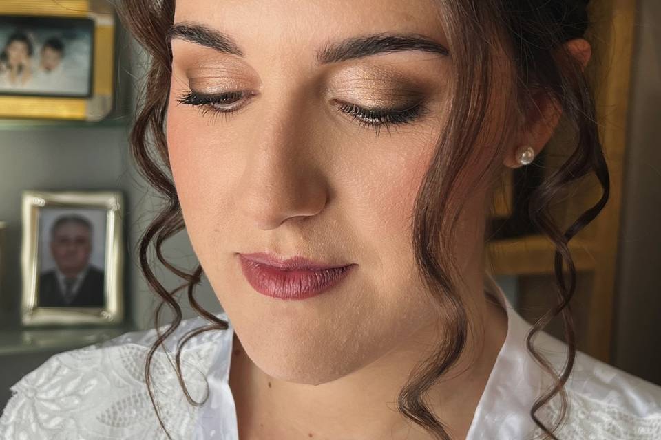 Bright wedding’s makeup