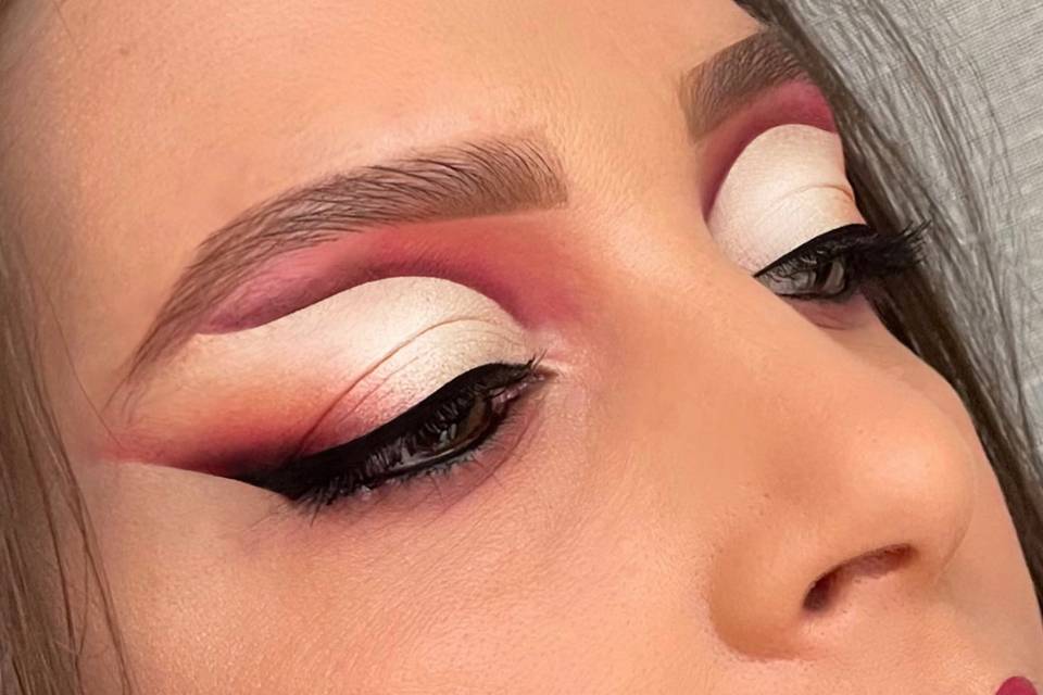 Cut crease