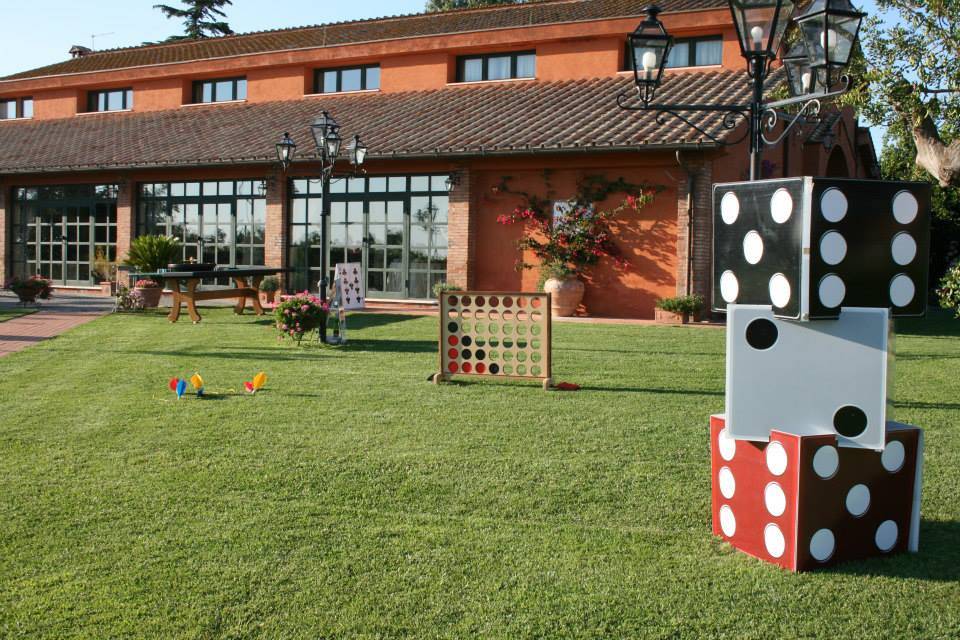 Jenga Gigante in giardino