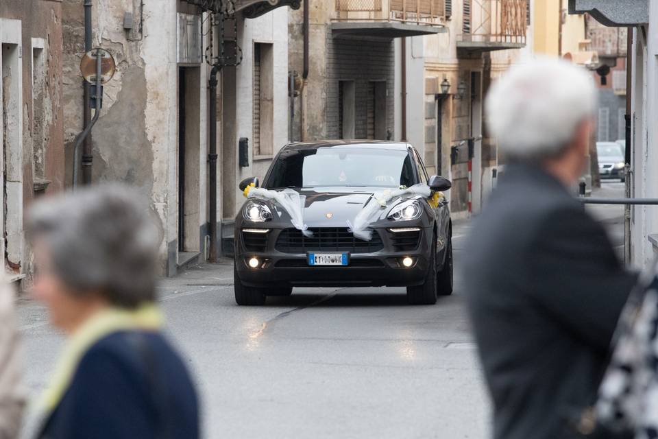 L'arrivo in chiesa