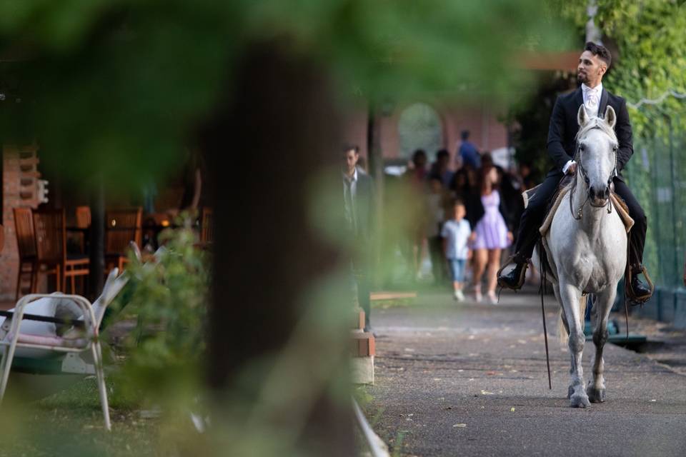 L'arrivo a cavallo