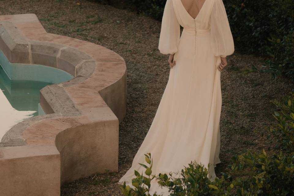 La sposa di fronte la sede