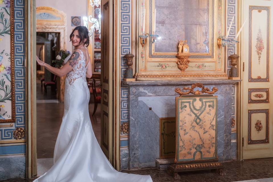 La sposa in posa all'interno
