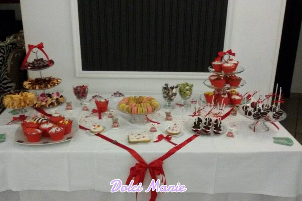 Sweet Table in red