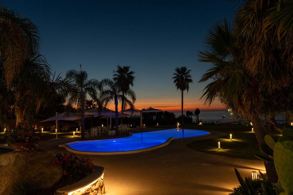 Tramonto bordo piscina