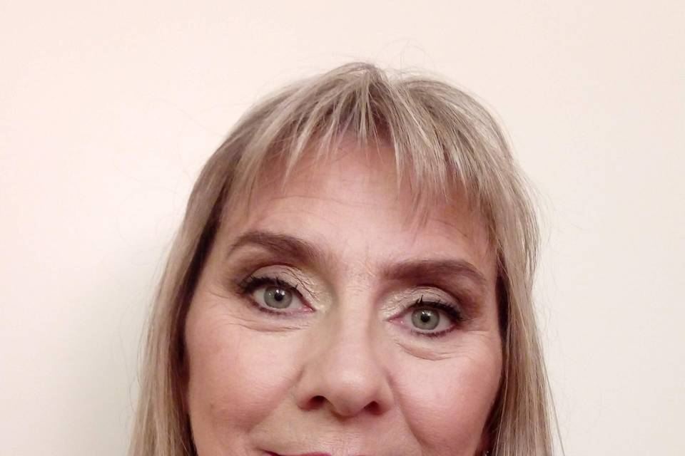 Anti-age makeup