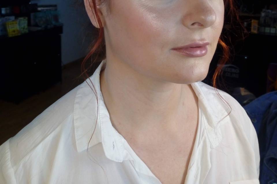 Bronze makeup